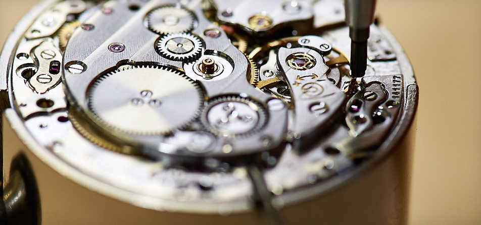 真力时手表维修价格查询官网（真力时走时误差）