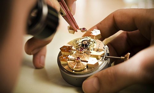 真力时手表维修点查询（真力时修复表把）